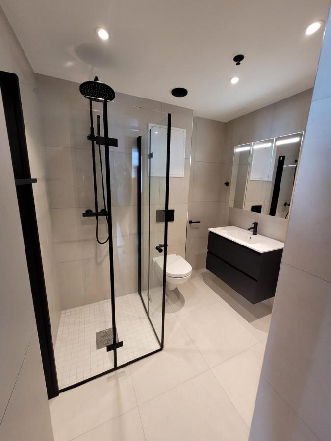 Single Elegant Room I Sentrum- Sea View Олесунн Экстерьер фото