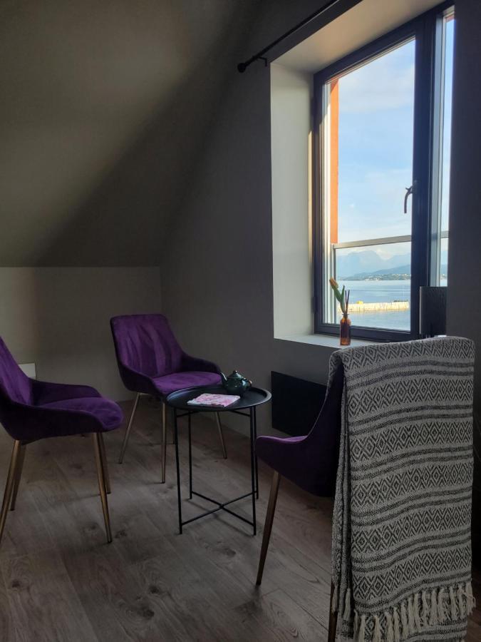 Single Elegant Room I Sentrum- Sea View Олесунн Экстерьер фото